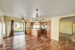 N 31st Dr-019
