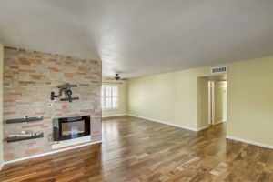 N 31st Dr-008