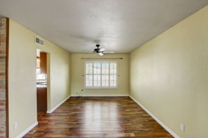 N 31st Dr-010