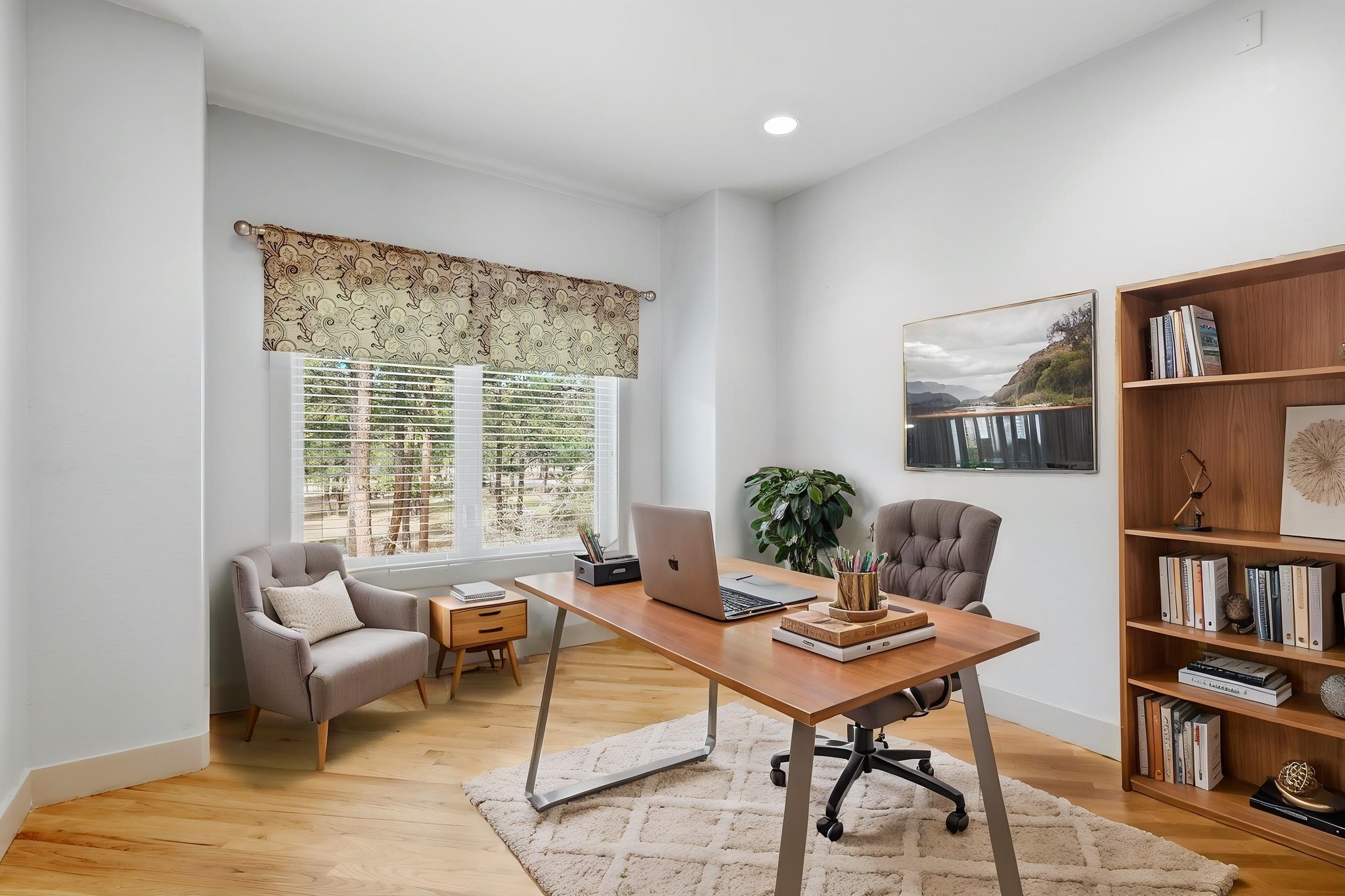 DSC09749 virtually staged.jpeg