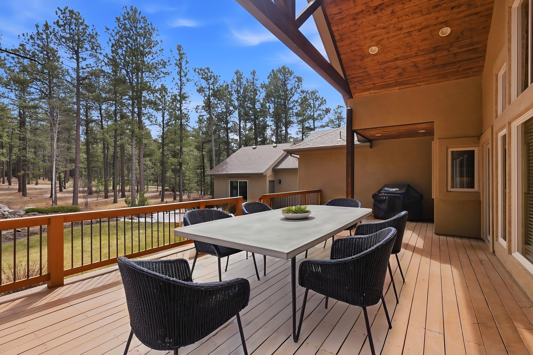 DSC09854 virtually staged.jpeg