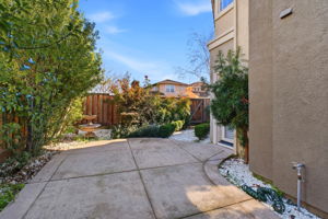 030_F8_1885 Flagstone Dr