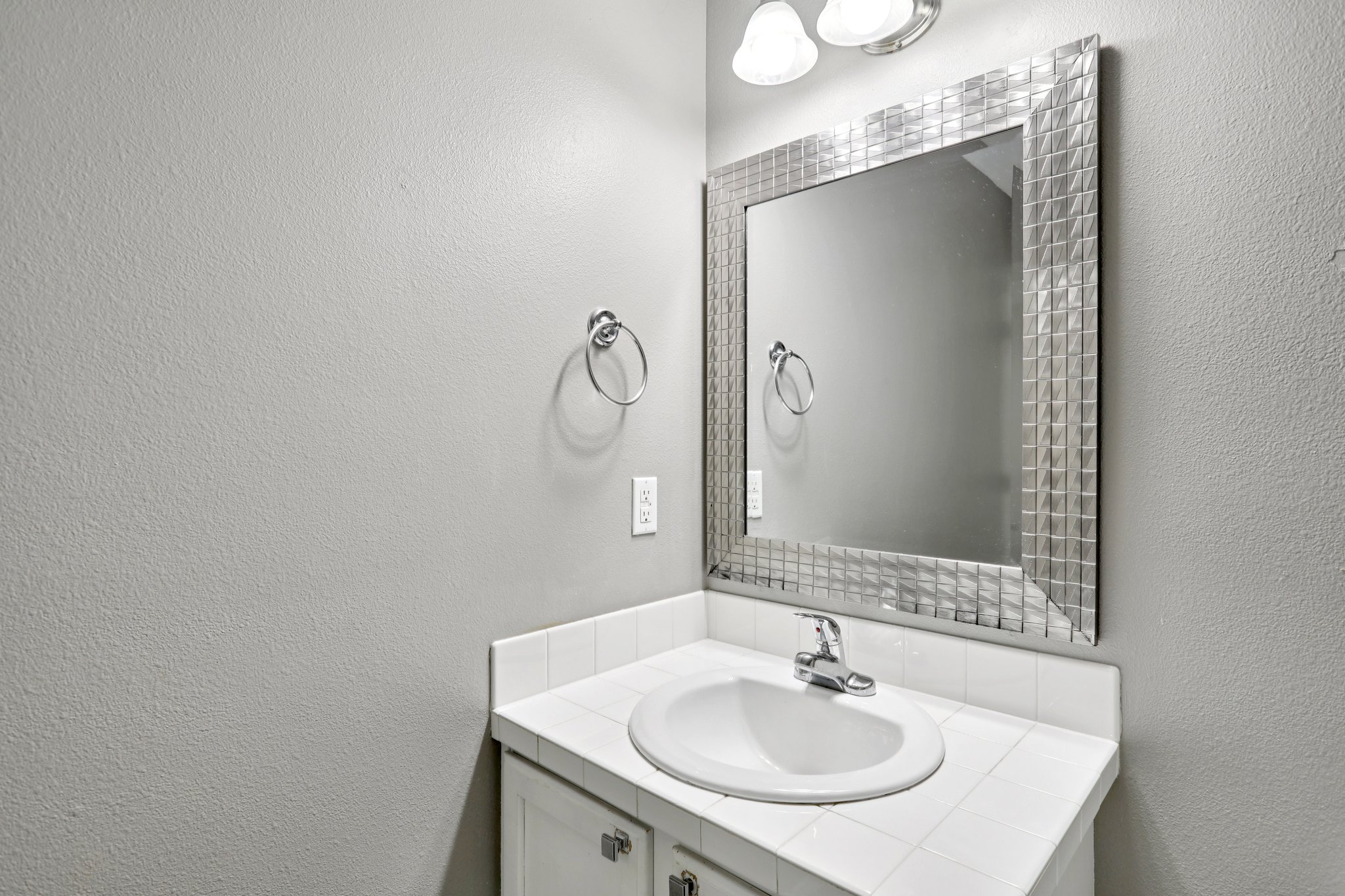 108th Ln-S1804-024.jpg