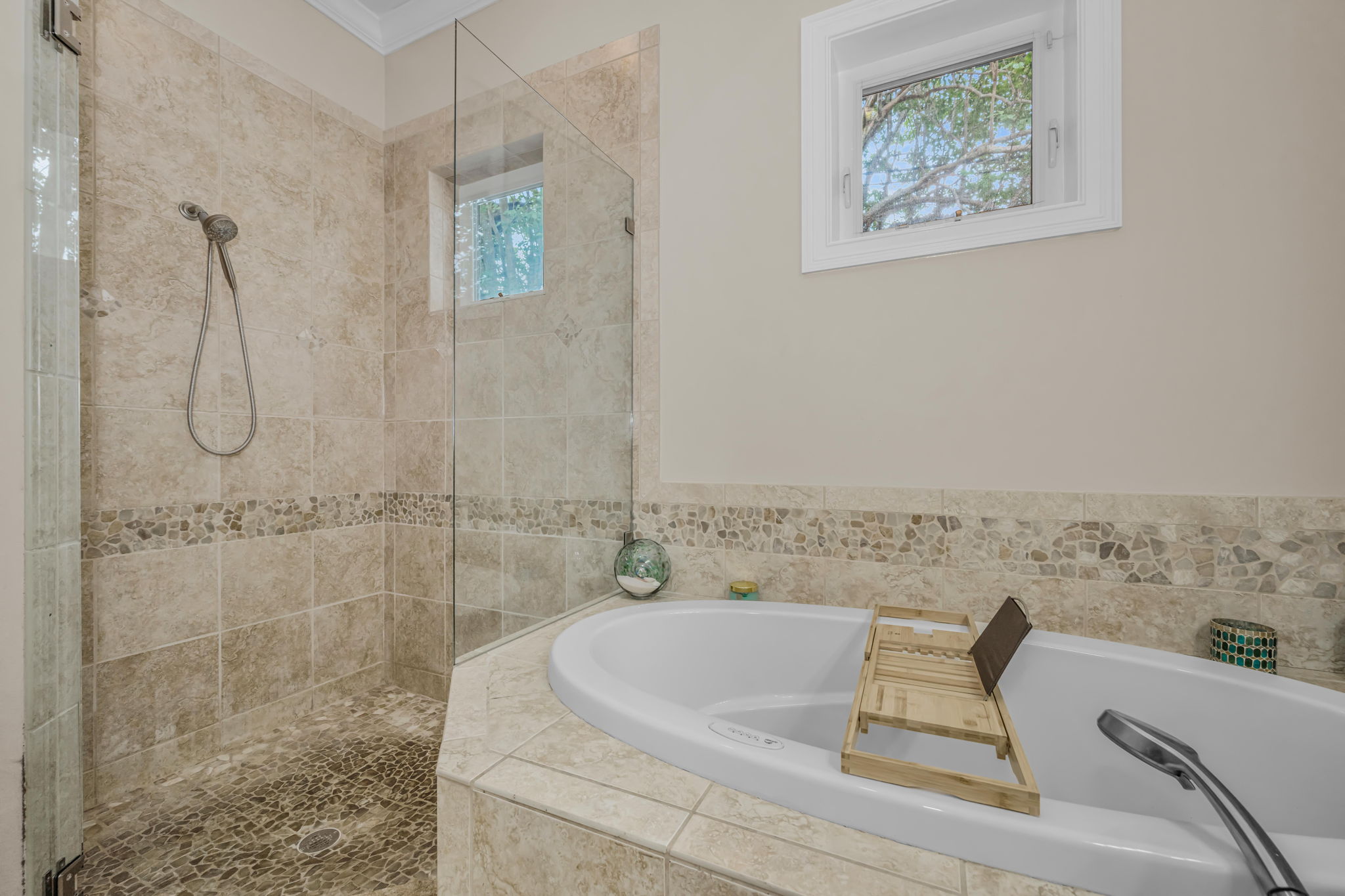 Primary Bathroom 1c