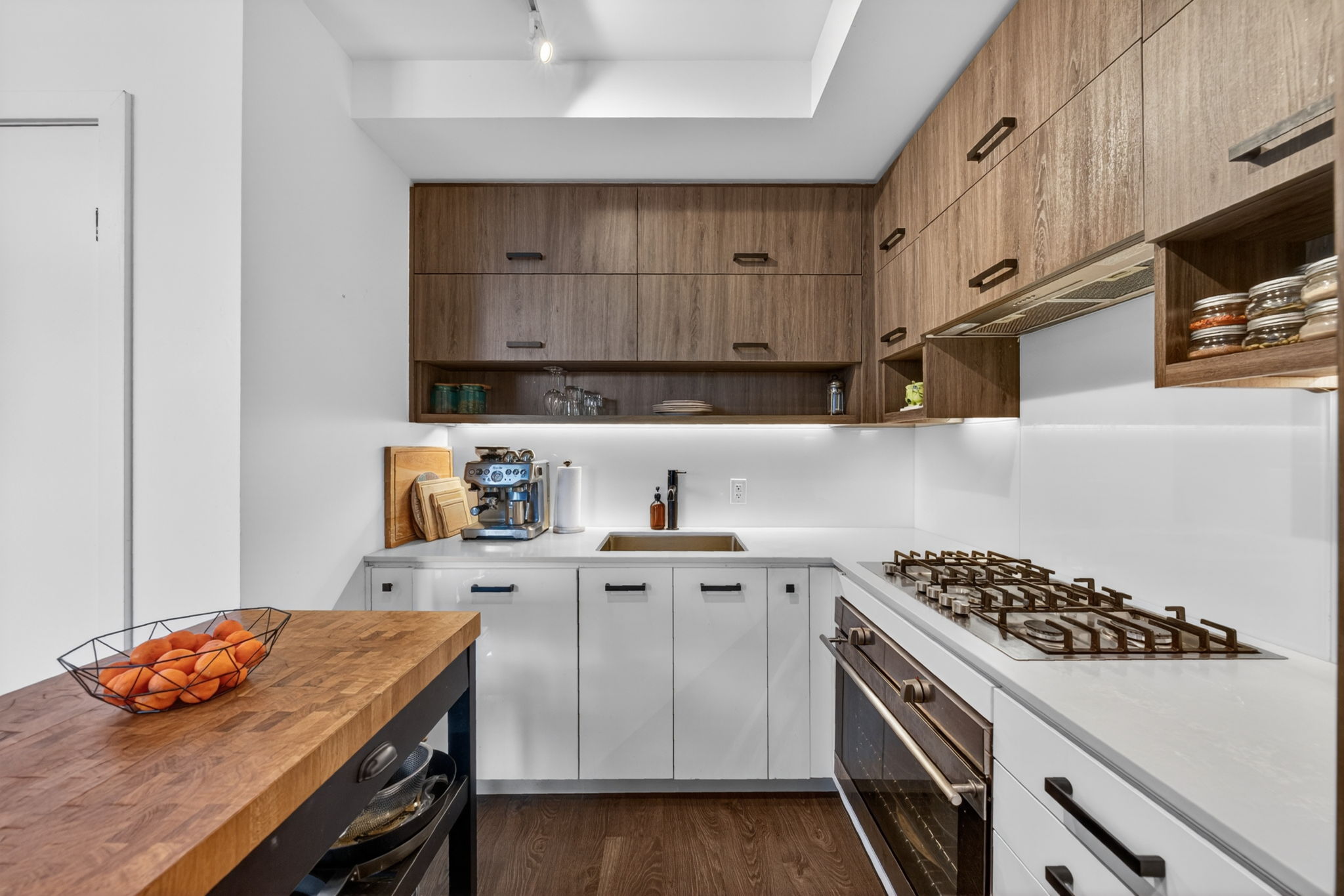1888 Queen St E Toronto, ON M4L 1H3