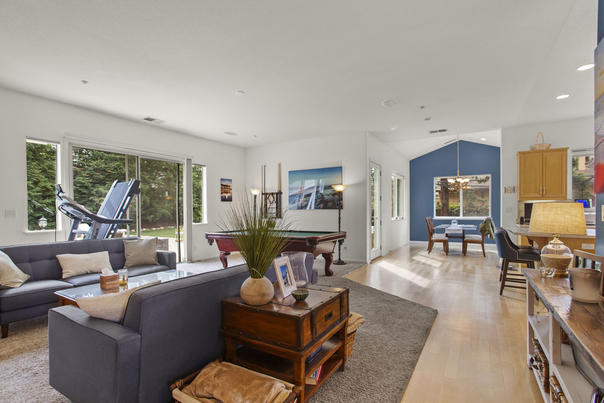 View from family room to breakfast area