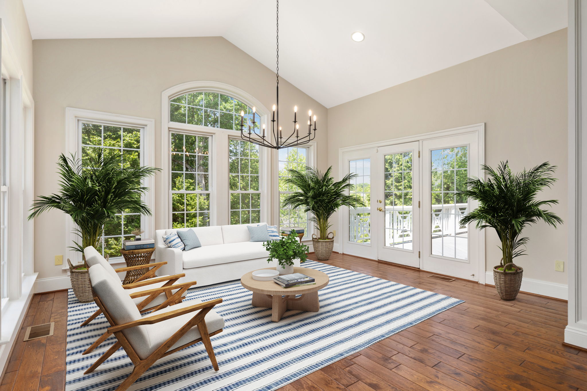 Sunroom (with virtual staging)