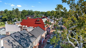 Downtown Leesburg dining and shopping