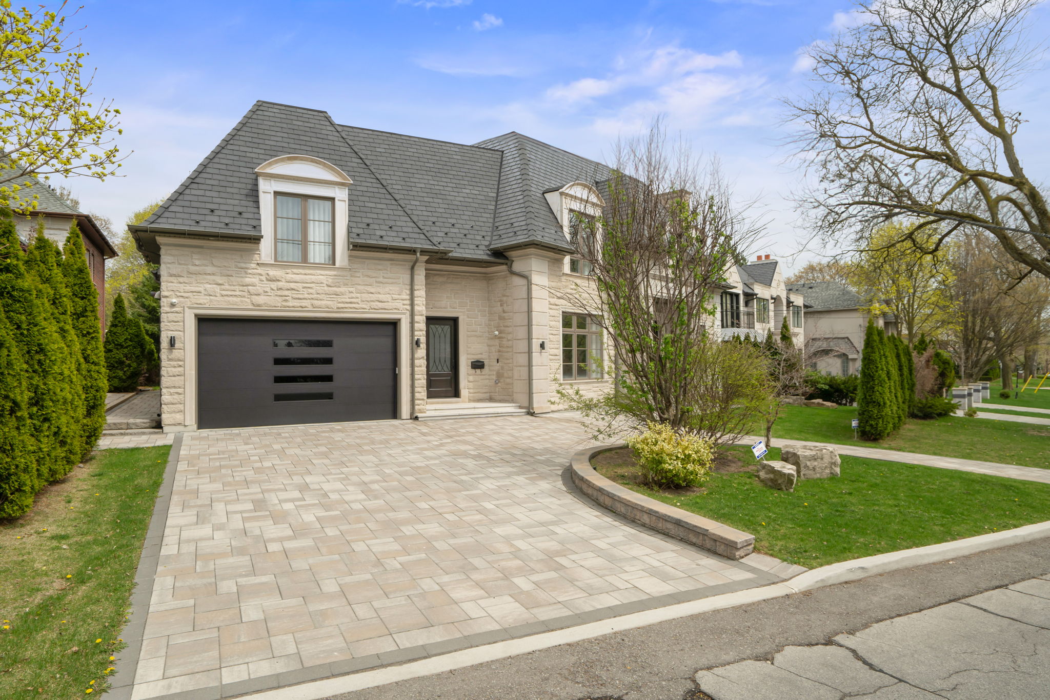 189 Old Yonge St Toronto, ON M2P 1R2