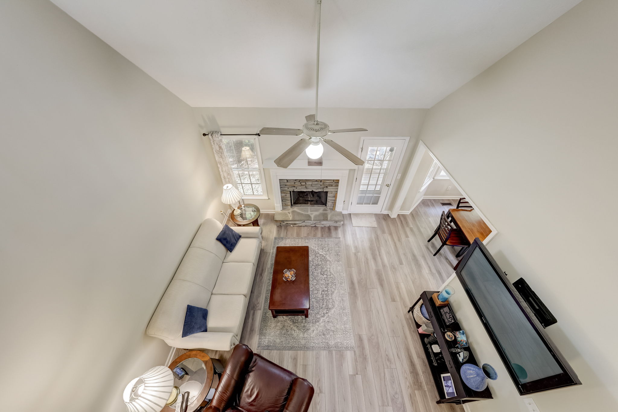 Valleyside Dr-027