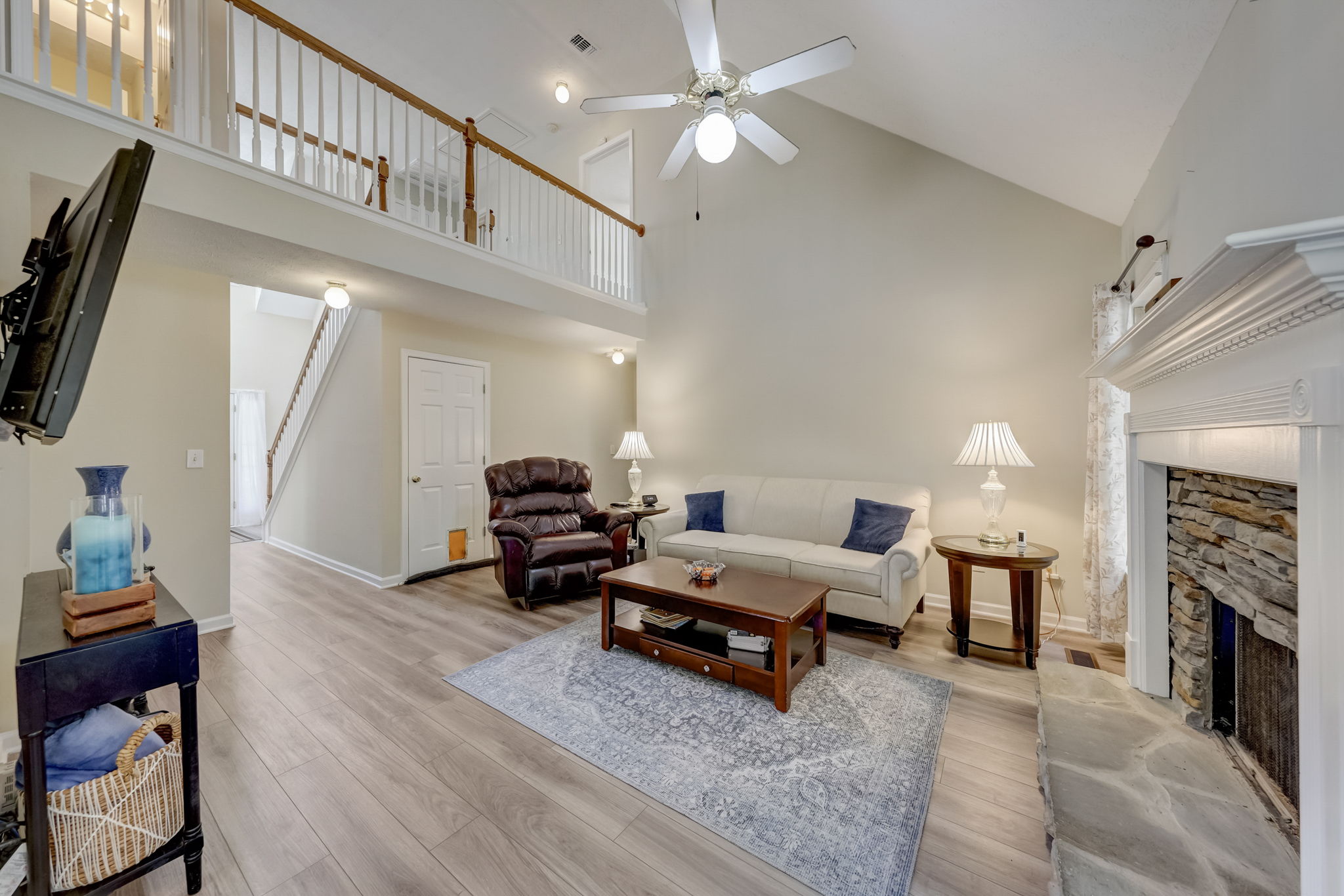 Valleyside Dr-011