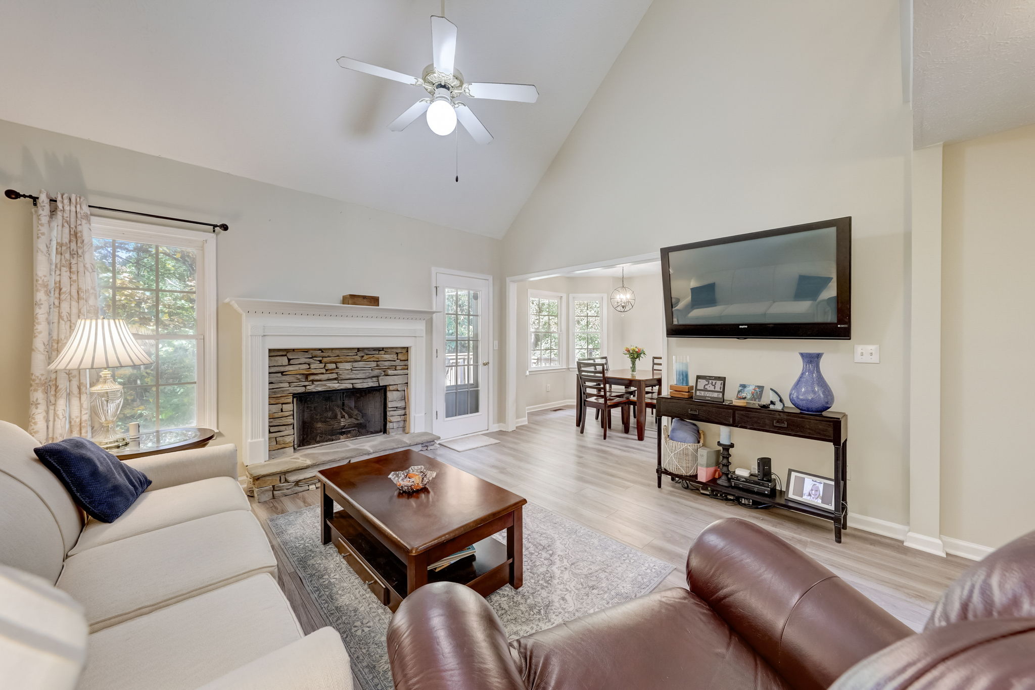 Valleyside Dr-012