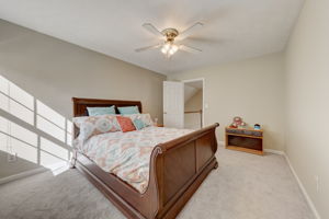 Valleyside Dr-032
