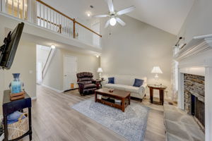 Valleyside Dr-011