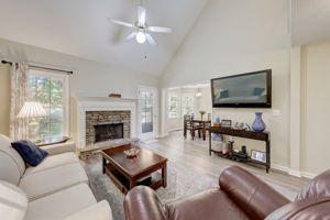 Valleyside Dr-012