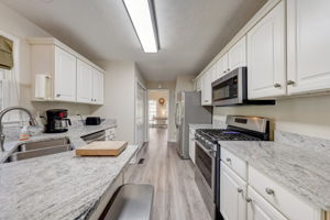 Valleyside Dr-017