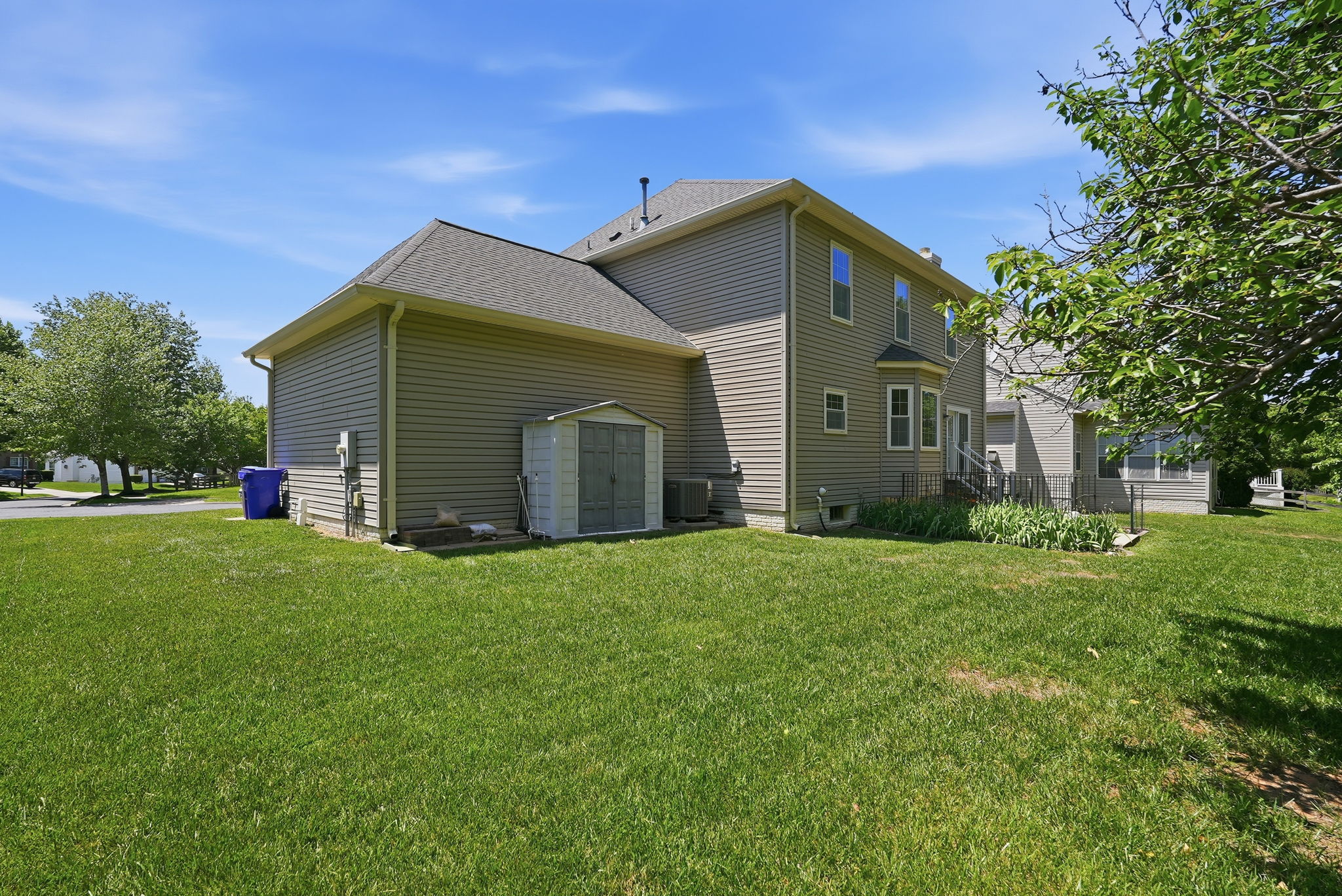 Flat Side & Rear Yard