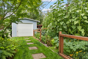  Photo 32