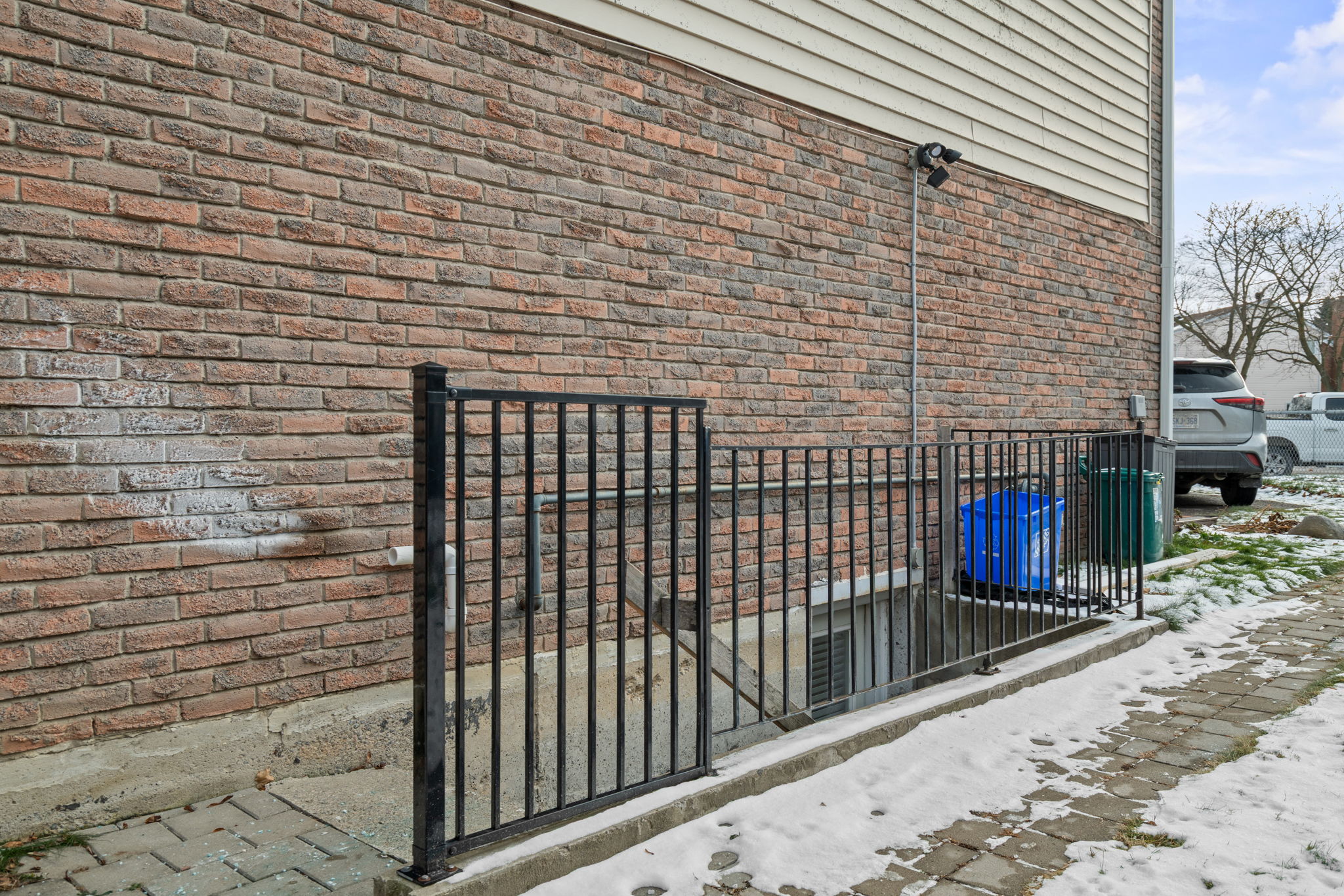 1899 Bicroft Ct Pickering, ON L1V 3E8