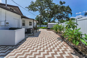 Side Patio4