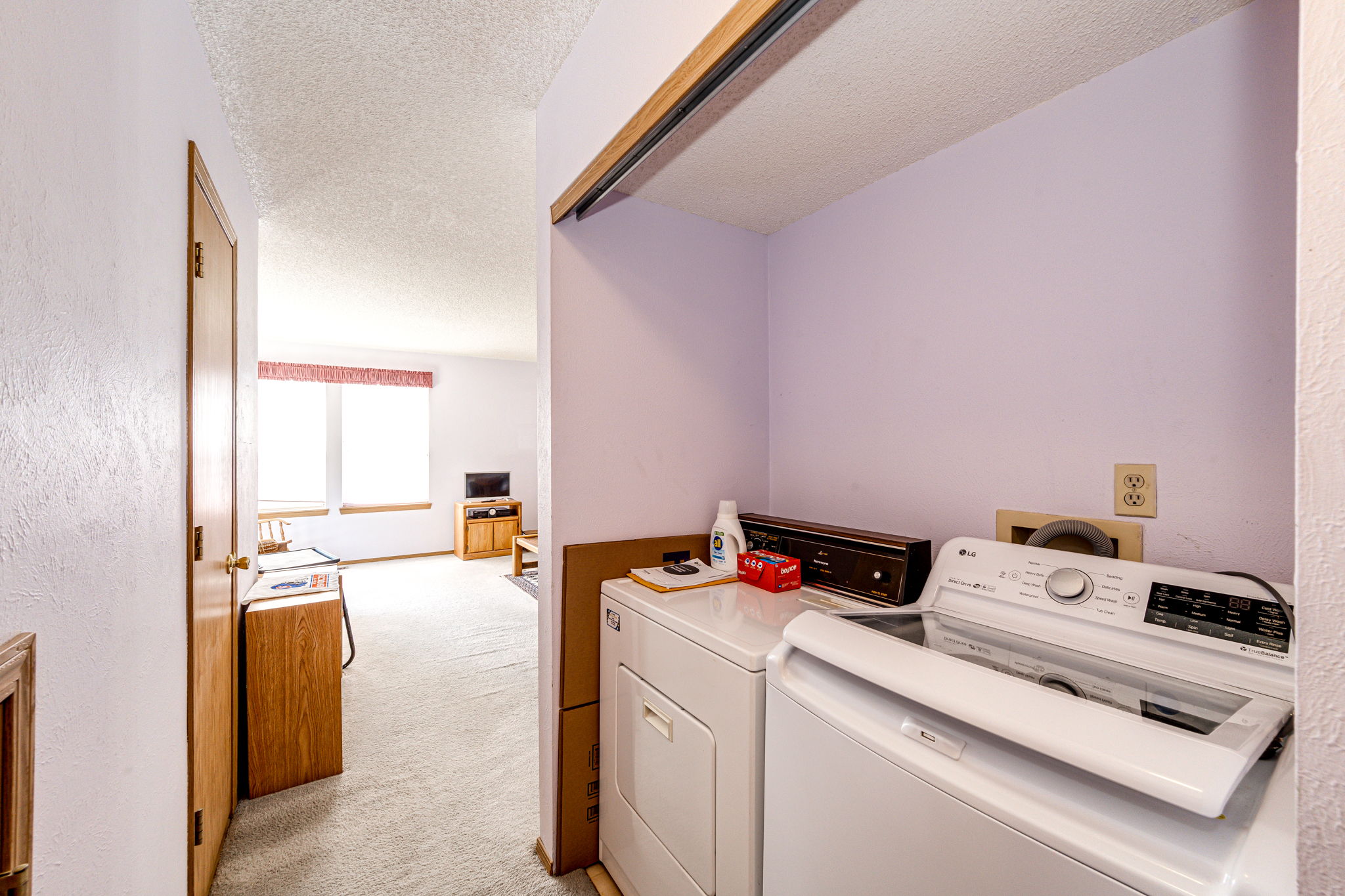 Laundry Room w Machines Included