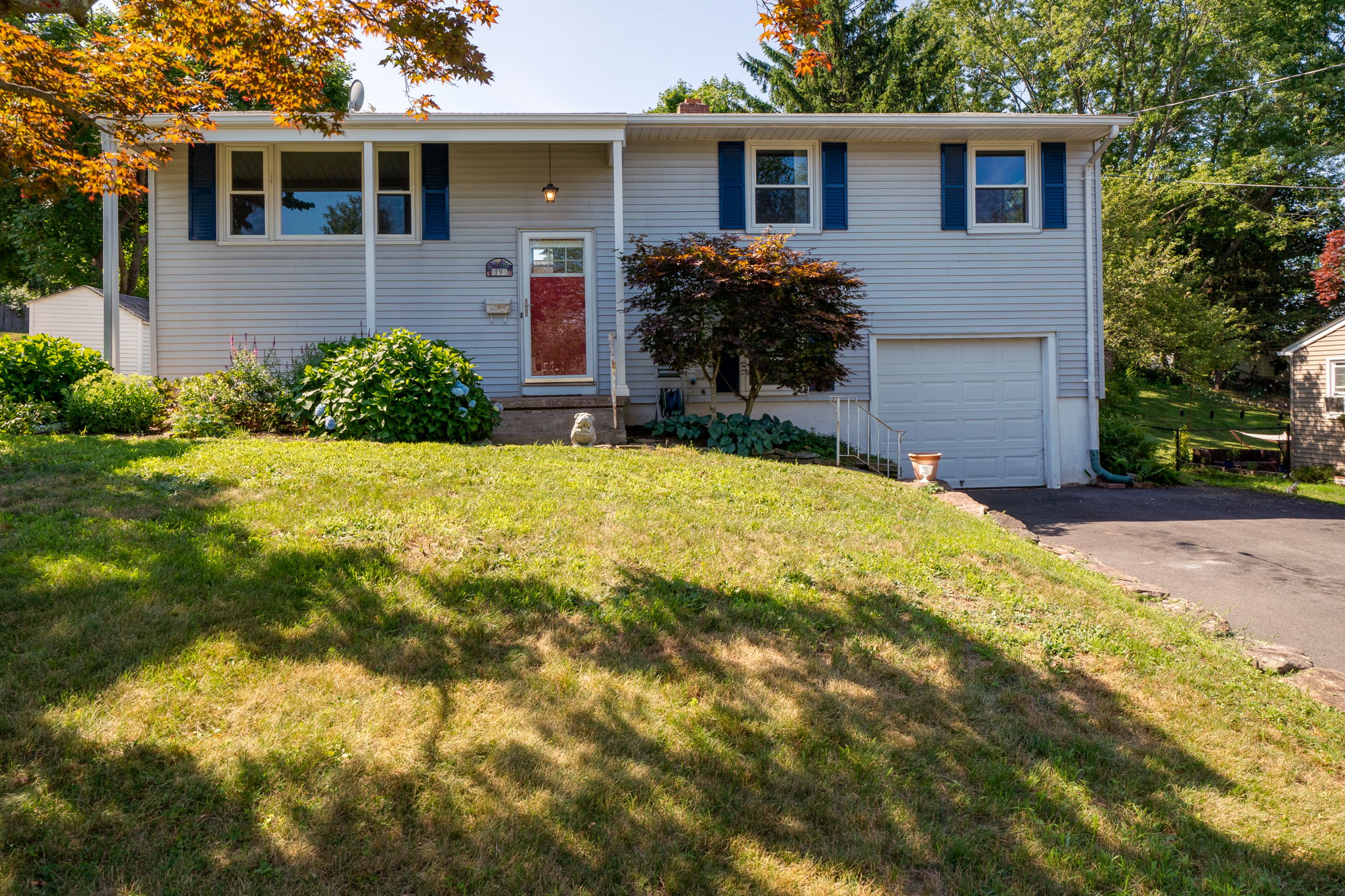  19 Arrowhead Dr, Newington, CT 06111, US