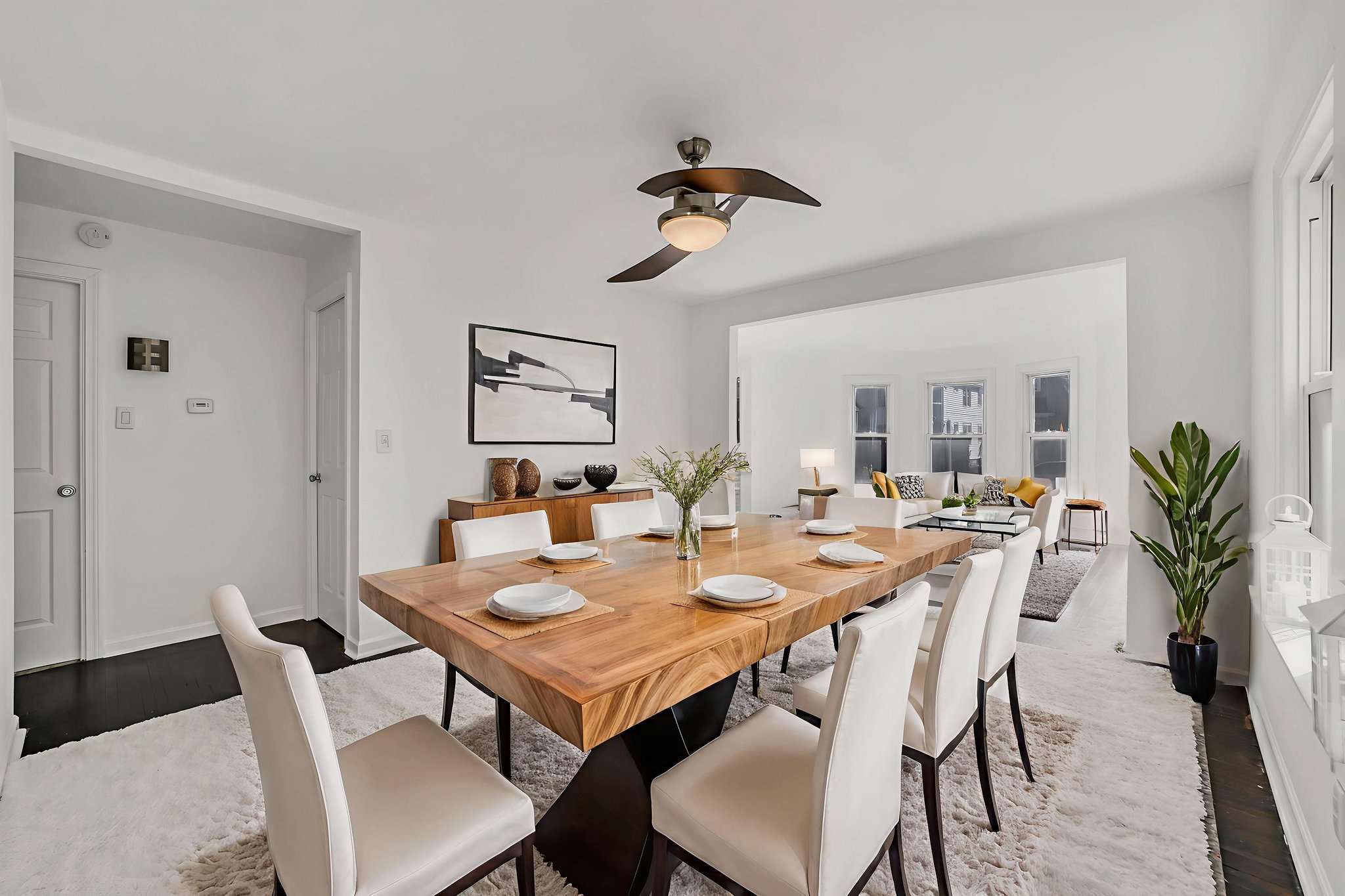 DSC08700 virtually staged.jpeg