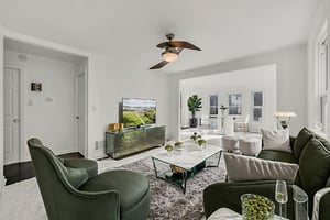 DSC08700 virtually staged.jpeg