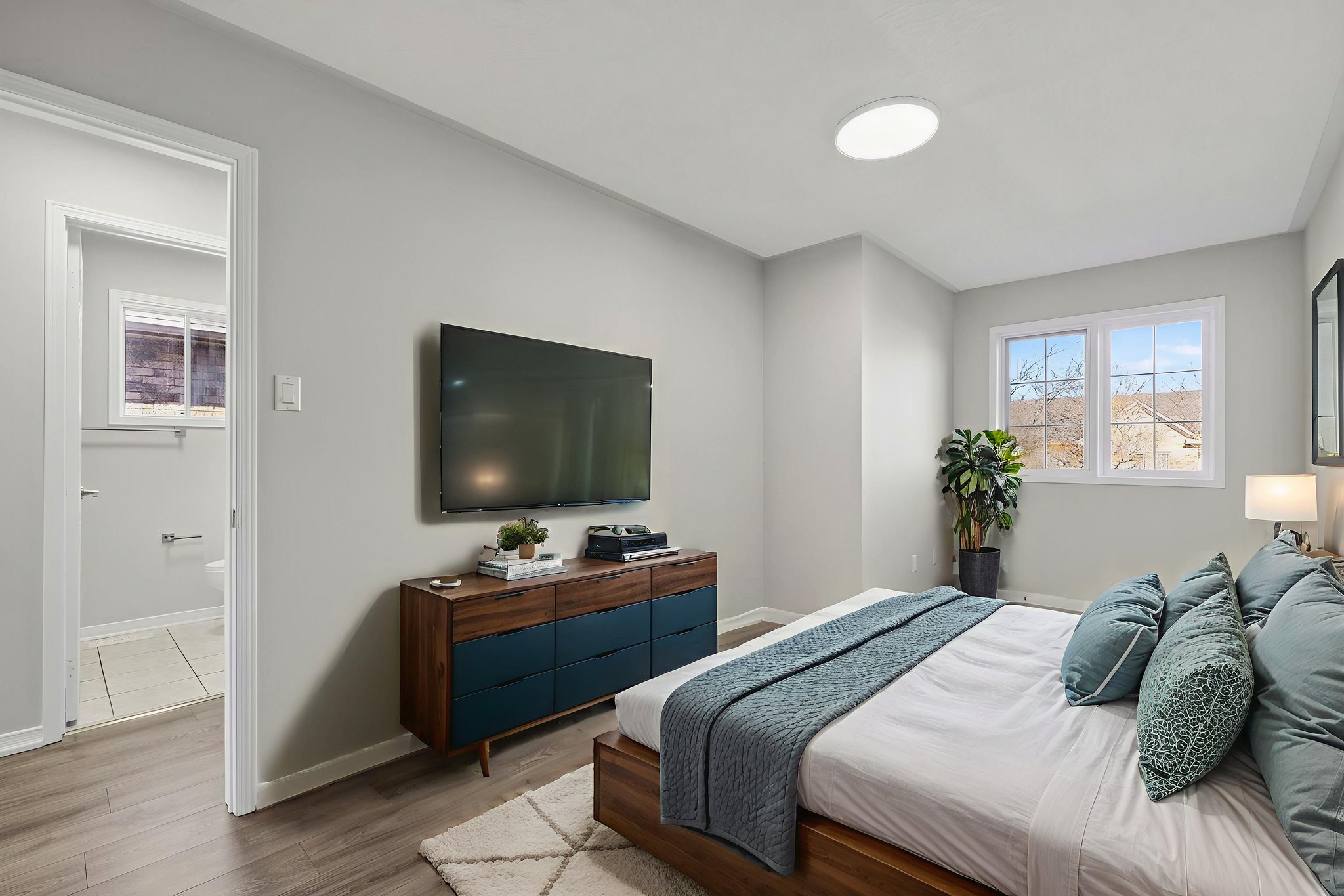 028 virtually staged.jpeg