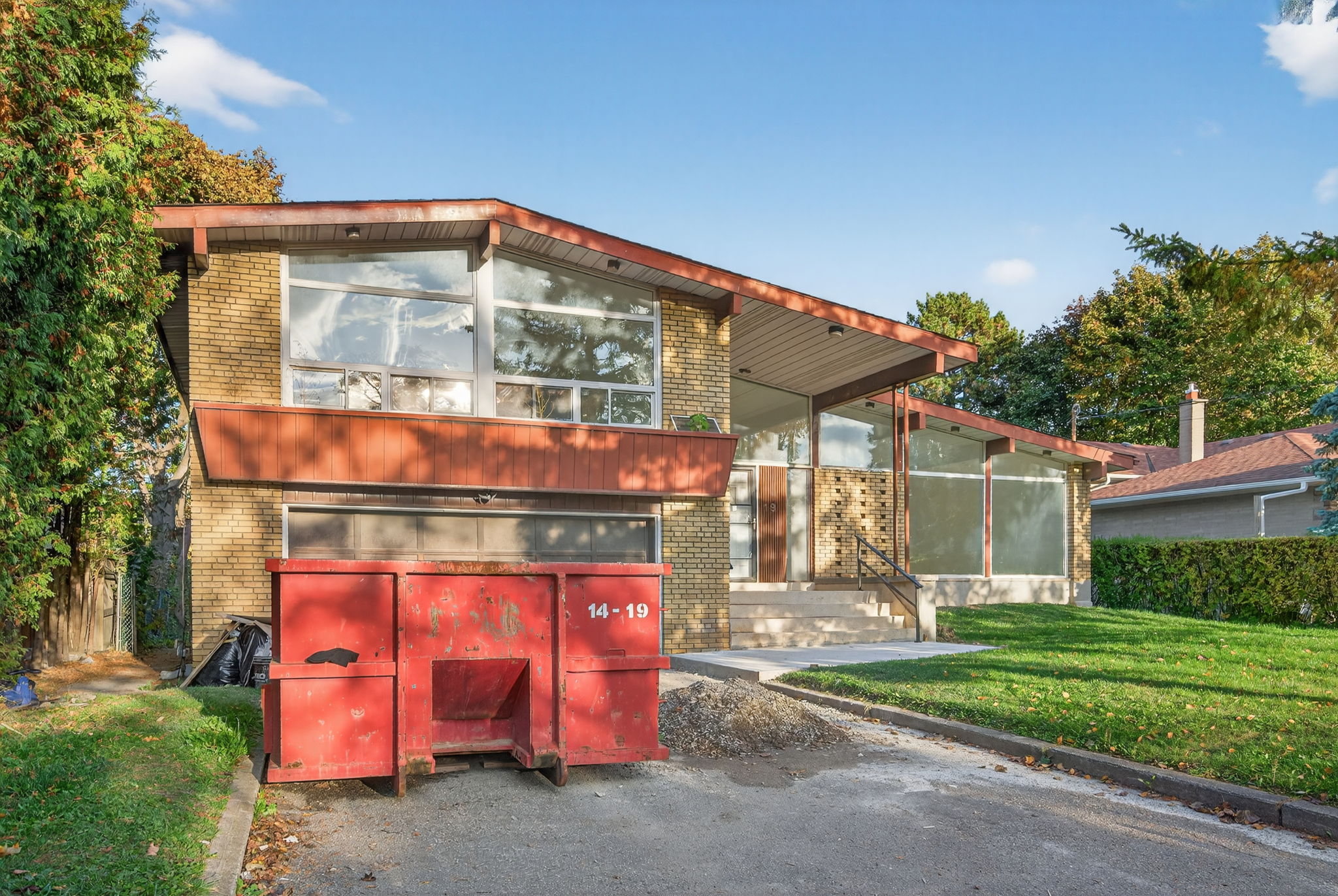 19 Candis Dr Toronto, ON M3H 5G3