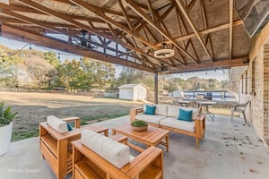 DSC00399_400_401 virtually staged.jpeg