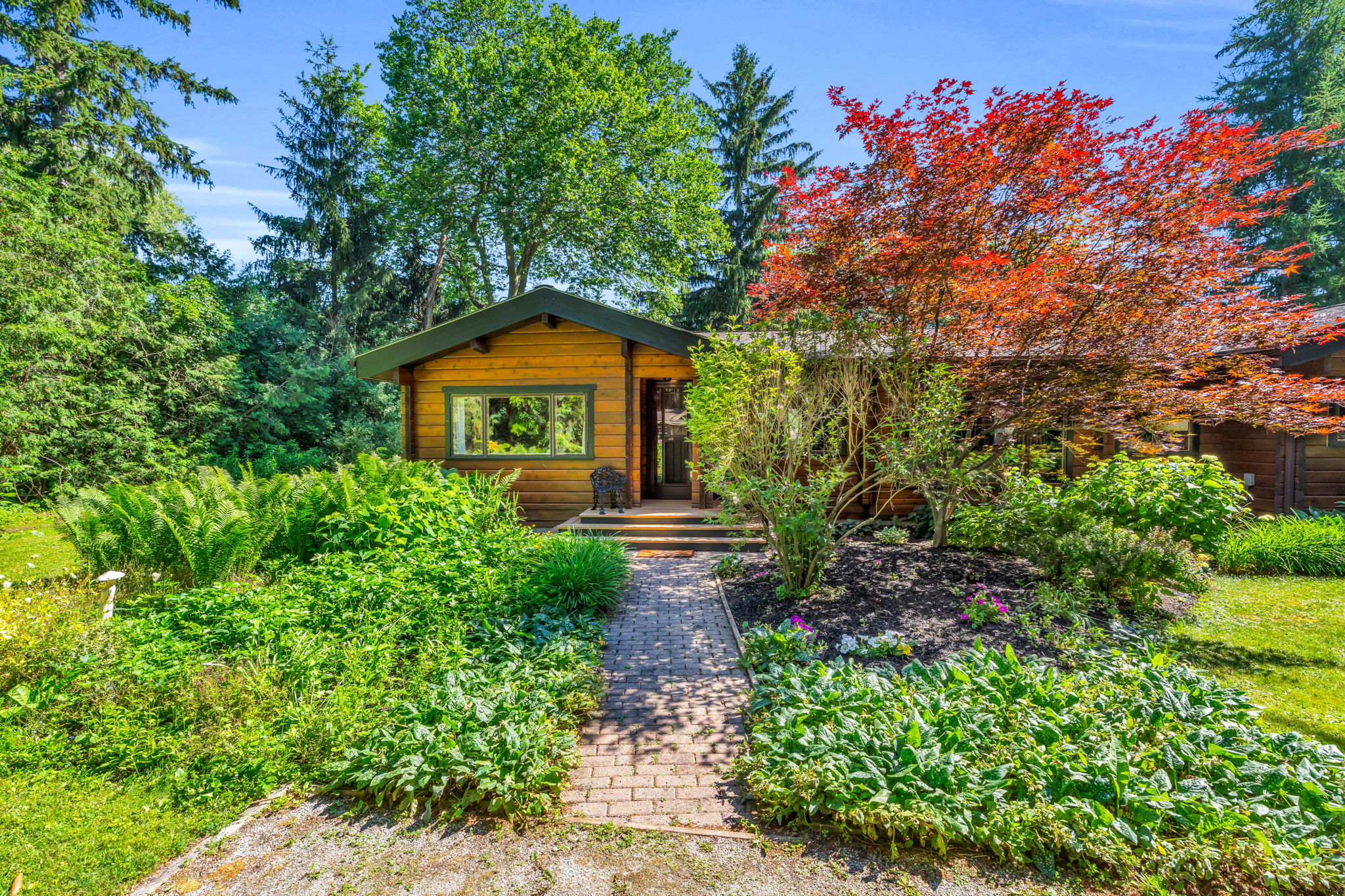 Front Porch/Entrance
