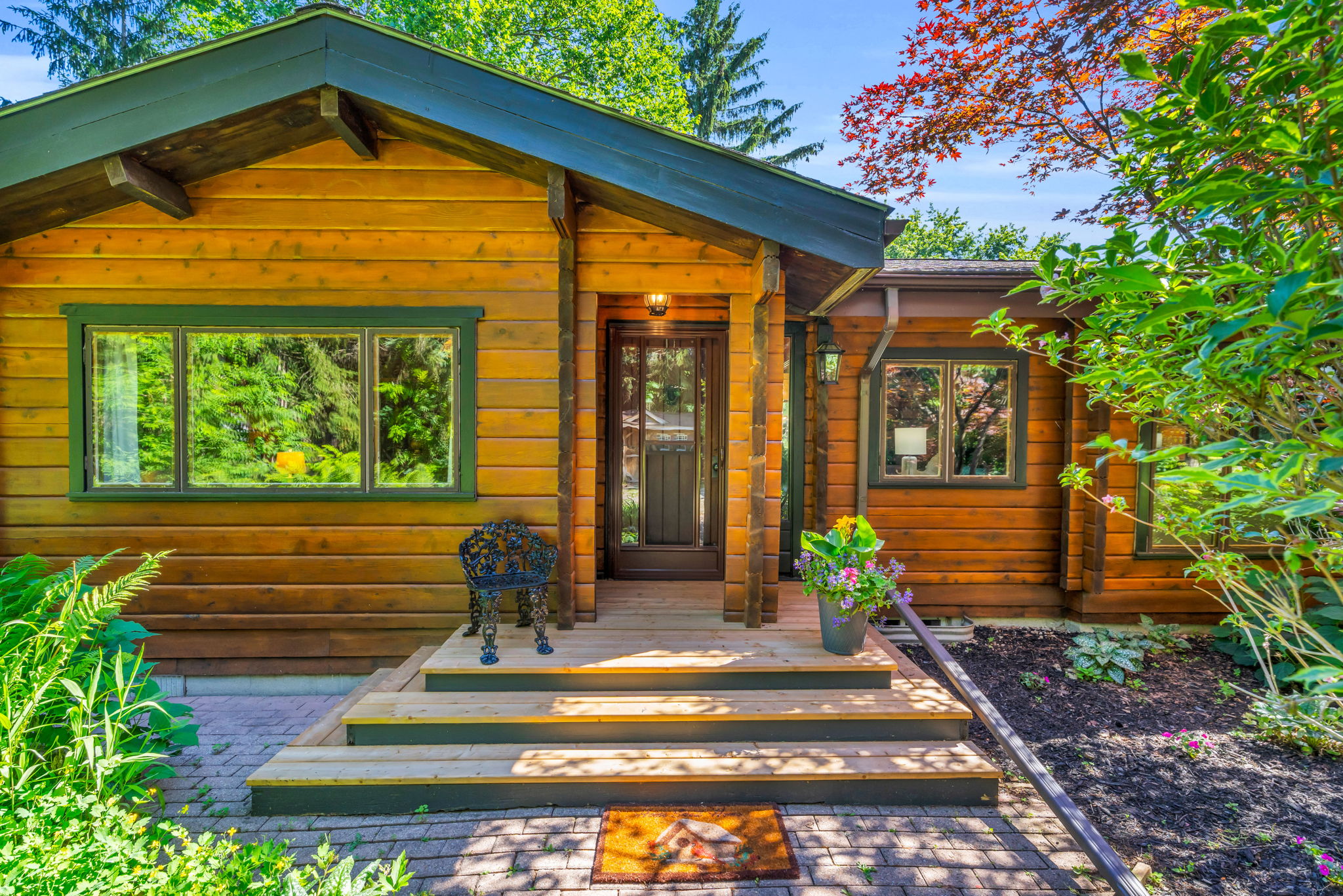 Front Porch/Entrance