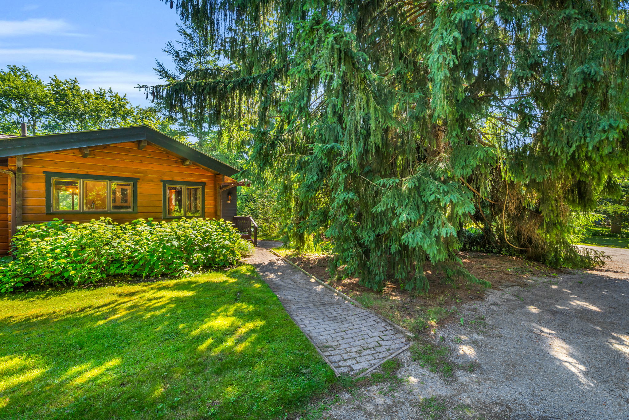 Front Porch/Entrance