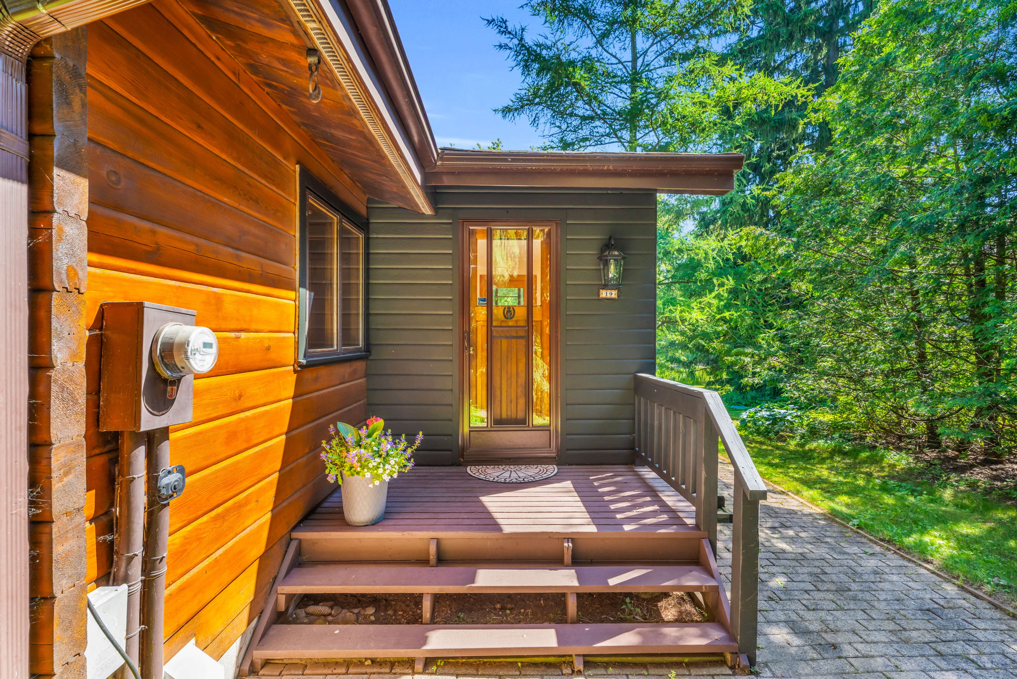 Front Porch/Entrance