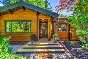 Front Porch/Entrance