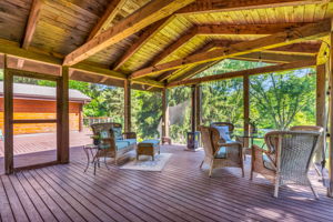 Screened-in Porch