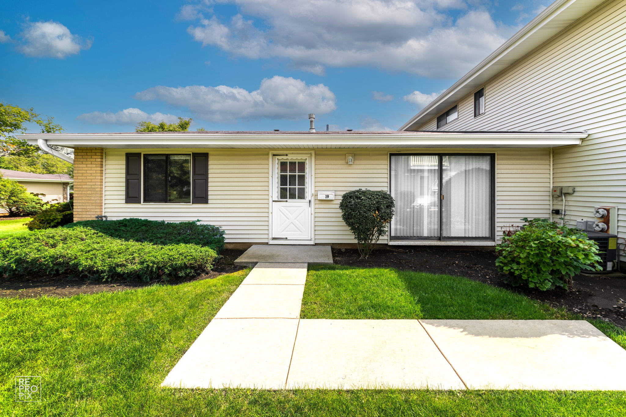 19 Dennis Ct, Schaumburg, IL 60193_0001