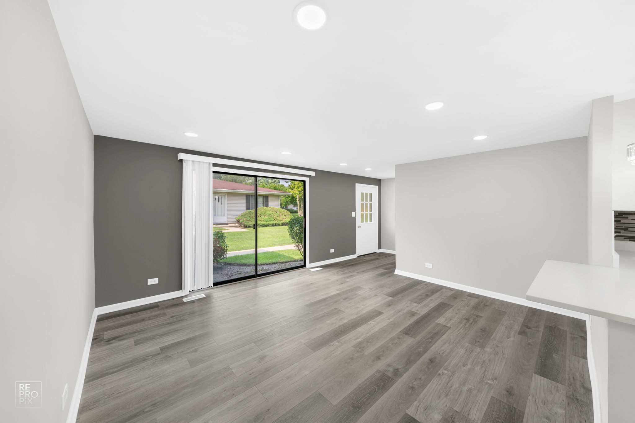 19 Dennis Ct, Schaumburg, IL 60193_0003