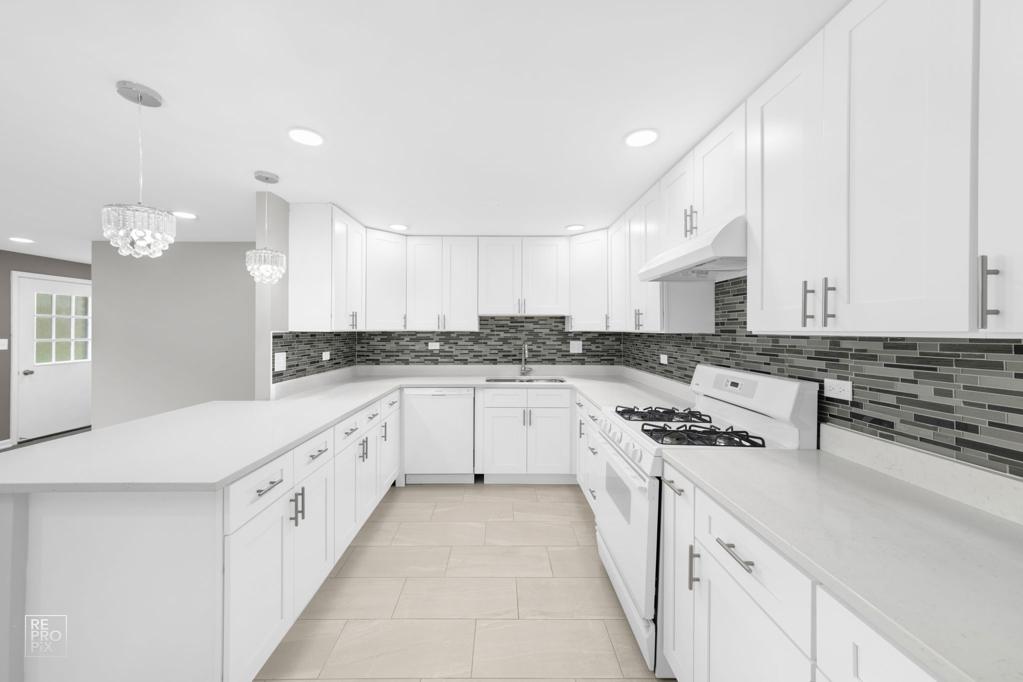 19 Dennis Ct, Schaumburg, IL 60193_0005