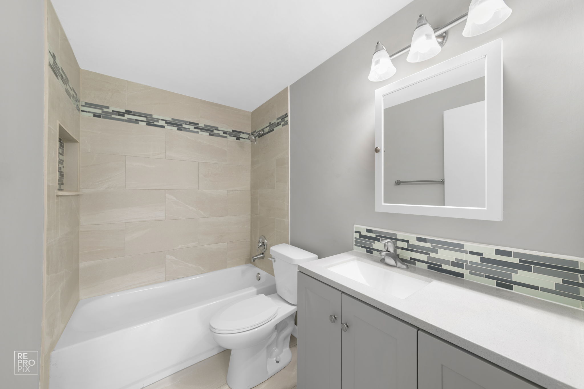 19 Dennis Ct, Schaumburg, IL 60193_0007