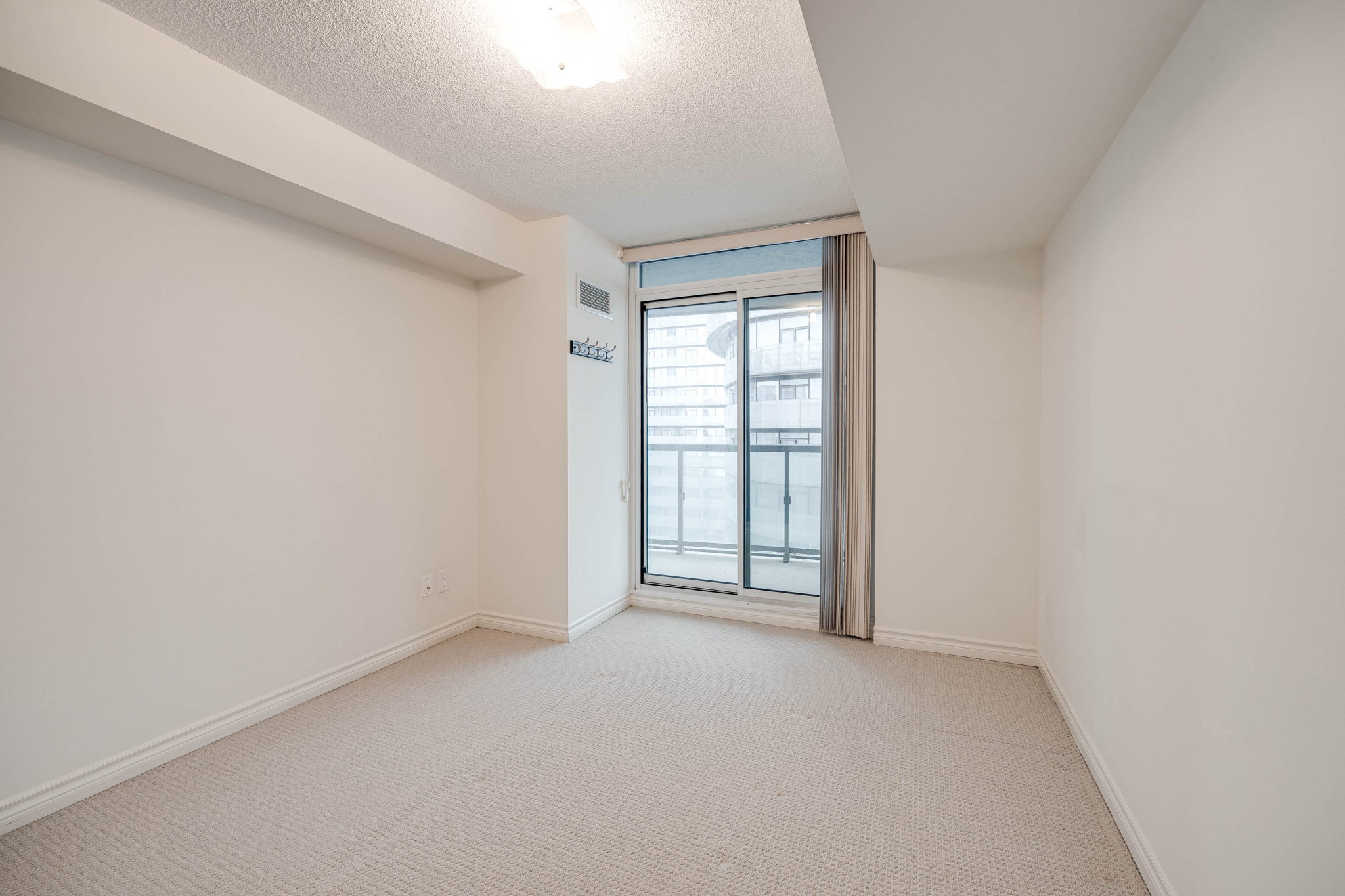 Toronto property showcase — delivered property photograph 18