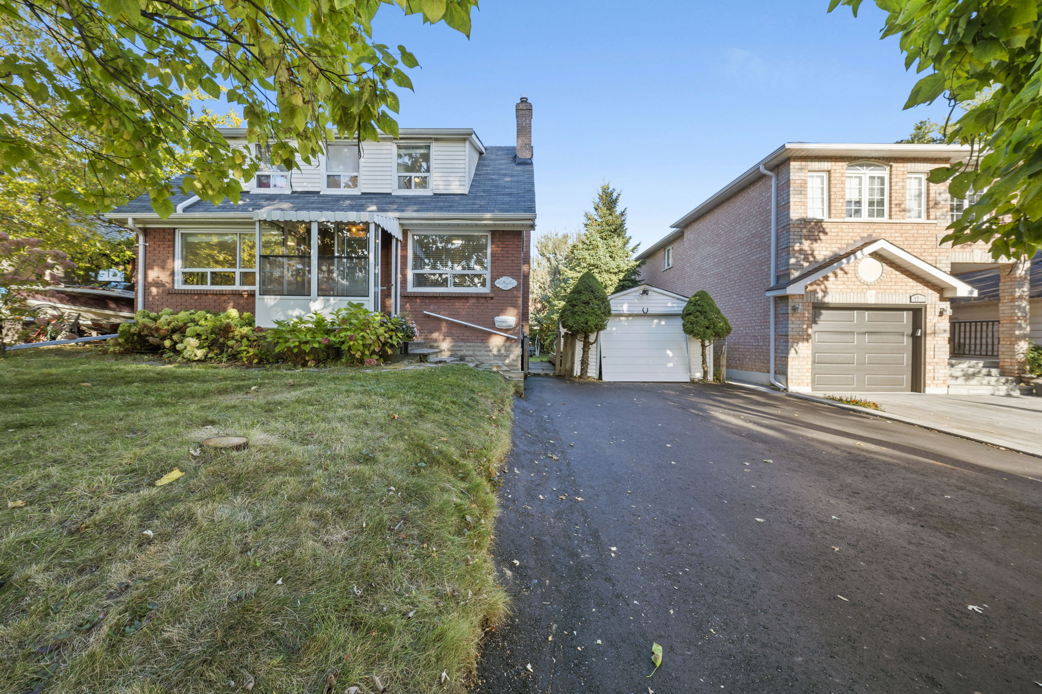19 Lillington Ave Toronto, ON M1N 3K4