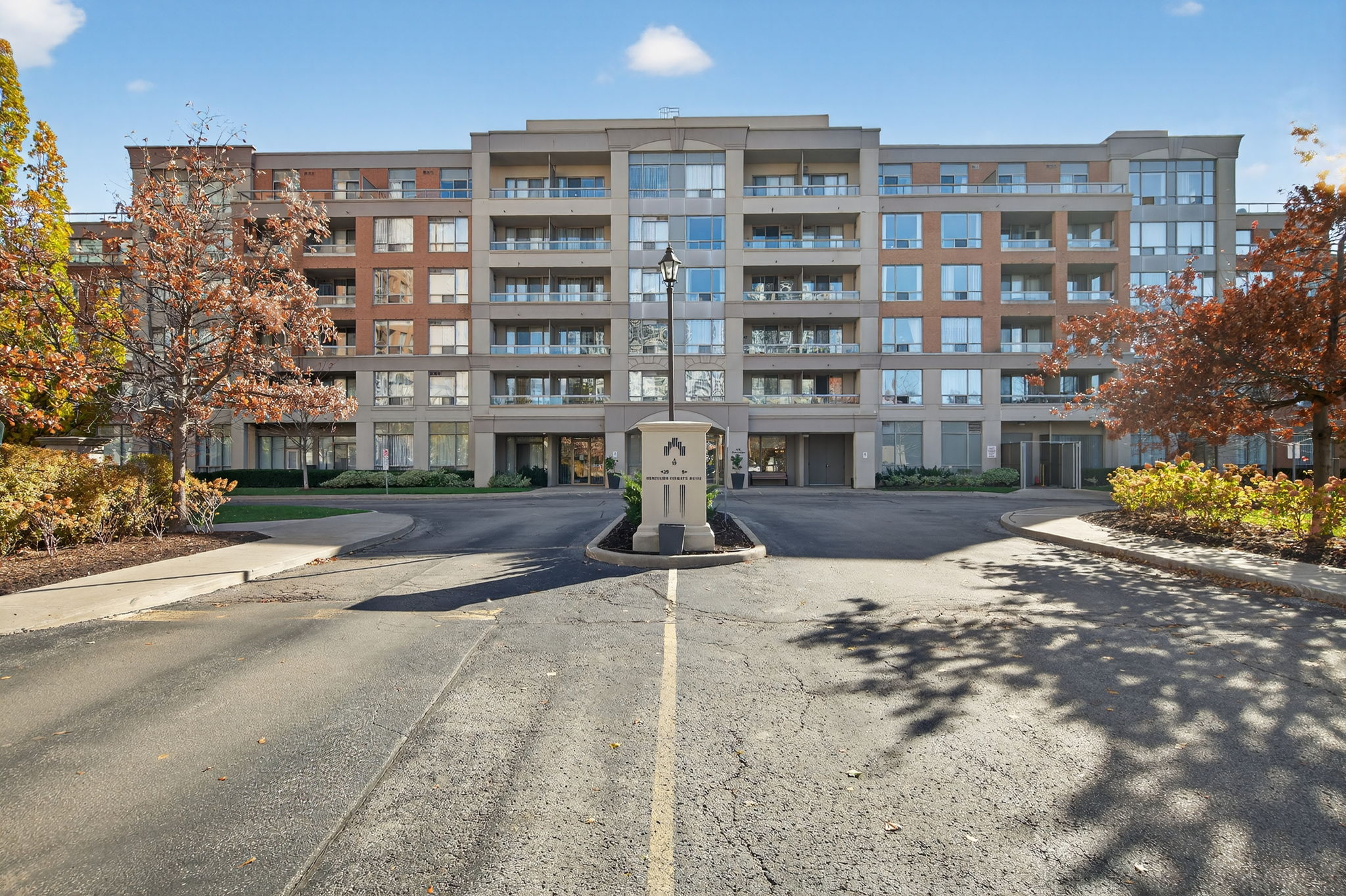 19 Northern Heights Dr 311, Richmond Hill ON