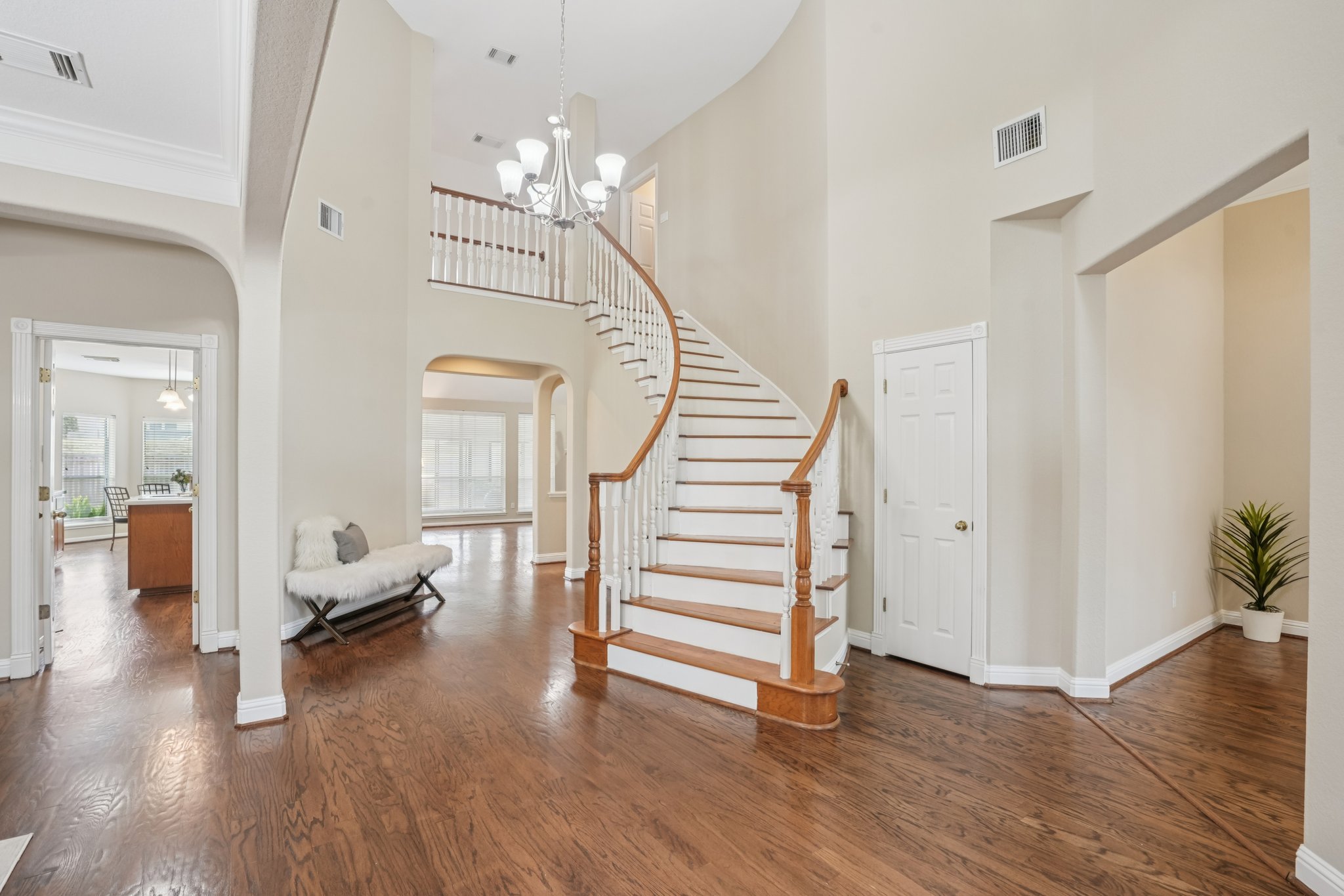 Rivercoach Ln-S1001-009.jpg