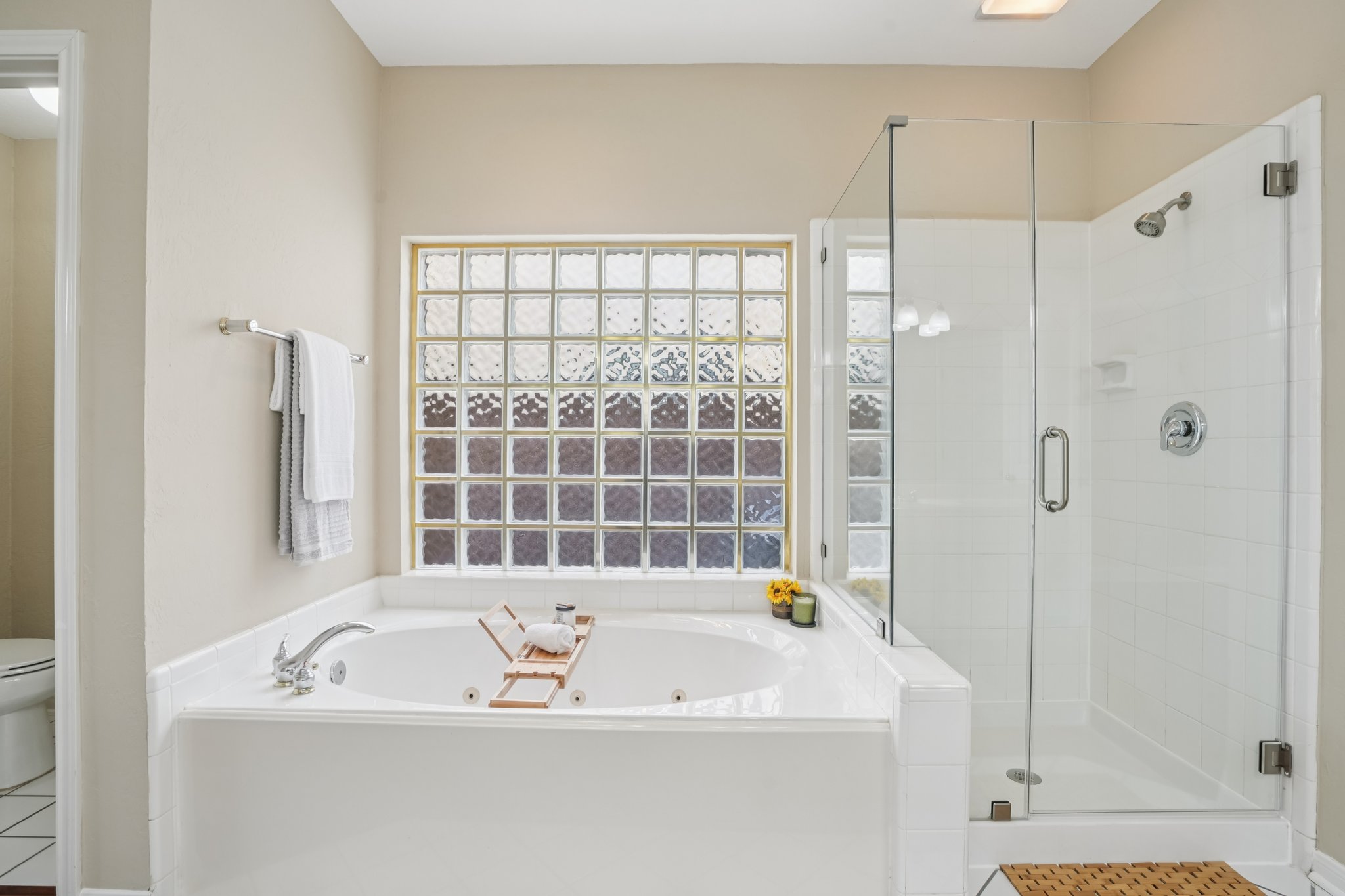 Rivercoach Ln-S1001-033.jpg