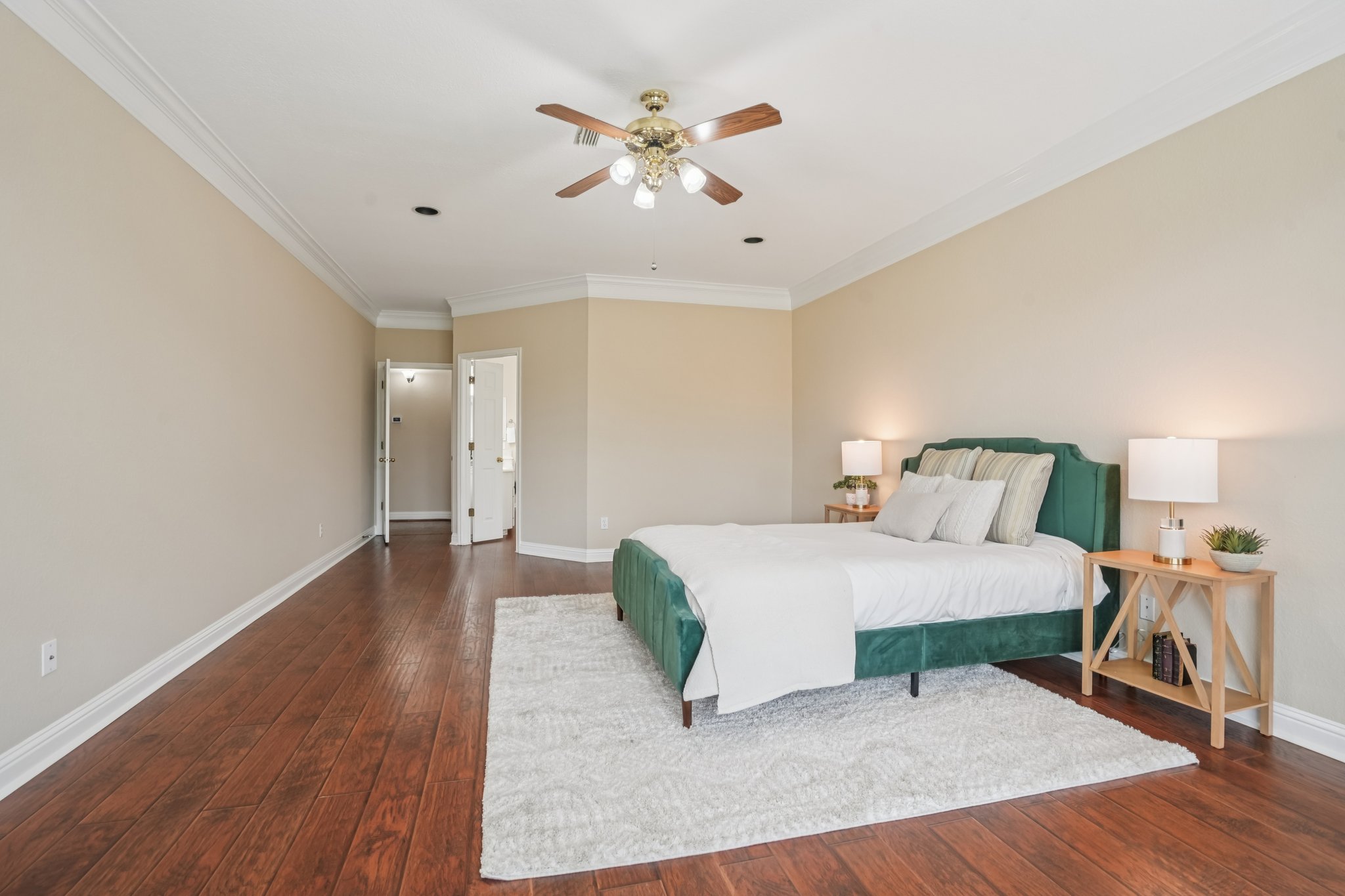 Rivercoach Ln-S1001-039.jpg