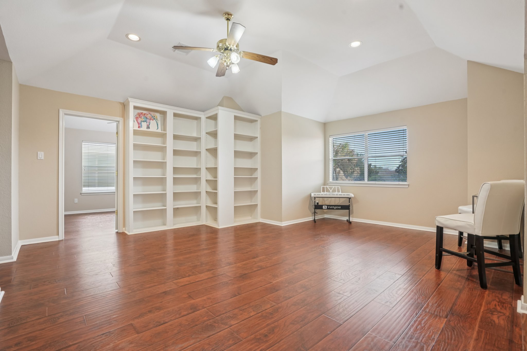 Rivercoach Ln-S1001-044.jpg