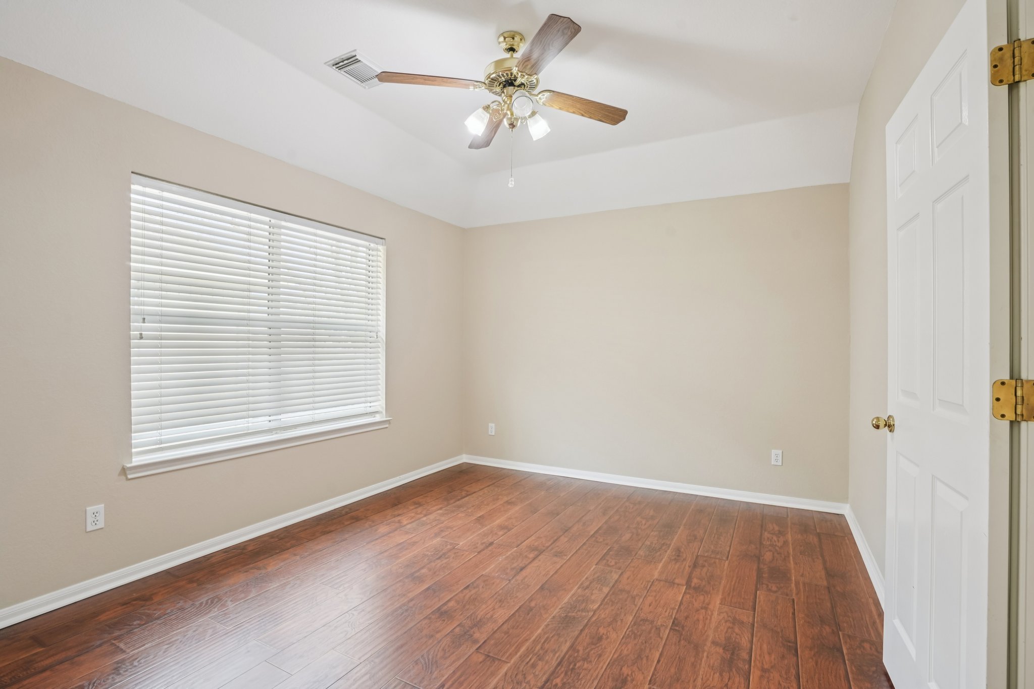 Rivercoach Ln-S1001-046.jpg