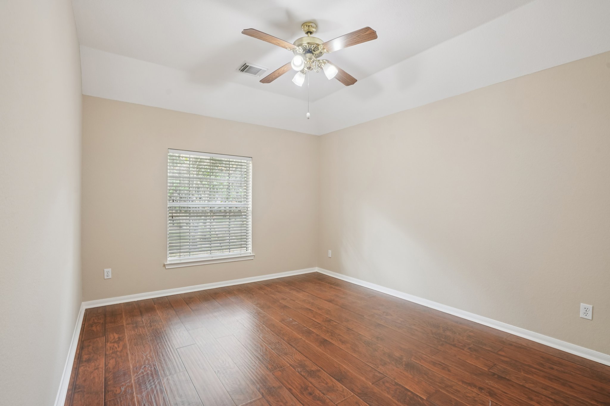 Rivercoach Ln-S1001-051.jpg